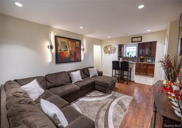 3rd image of 136-35 68th Dr, New York, NY 11367
