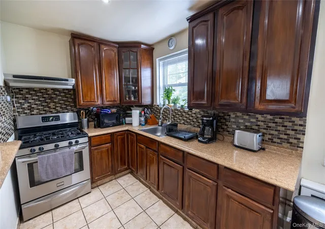 5th image of 136-35 68th Dr, New York, NY 11367