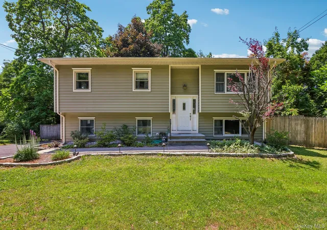 Homes for sale in Clarkstown, NY | 103 Old Haverstraw Rd, Clarkstown, NY 10920 | MLS# 1019715