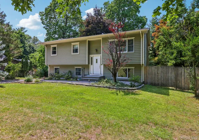 Homes for sale in Clarkstown, NY | 103 Old Haverstraw Rd, Clarkstown, NY 10920 | MLS# 1019715