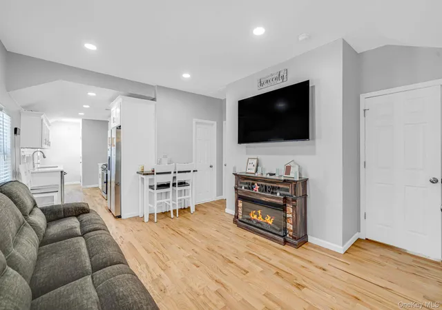 3rd image of 86 Eastview Rd, Islip, NY 11779 | MLS# 1019734