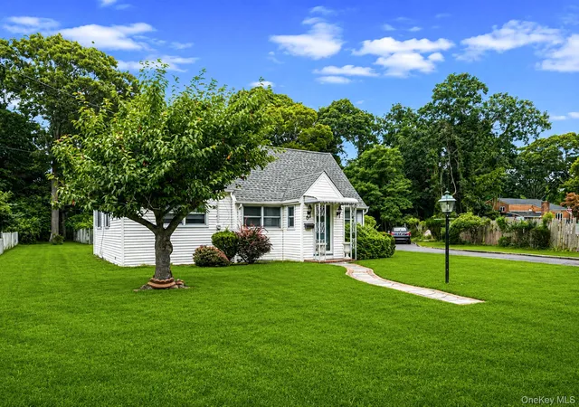Homes for sale in Brookhaven, NY | 1 E Jackwill Rd, Brookhaven, NY 11772 | MLS# 1019742