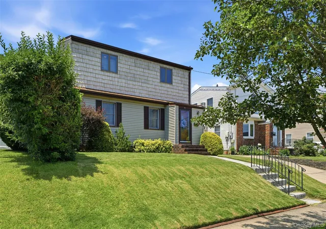 Homes for sale in North Hempstead, NY | 65 Moore St, North Hempstead, NY 11040 | MLS# 1019743