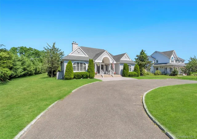 1st image of 275 S Gillette Ave, Islip, NY 11705 | MLS# 1019745