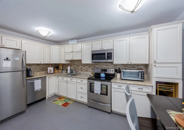 Listing Photo 5 - Condo for sale in building located at 40 W 4th St, Patchogue, NY 11772 - Unit #7