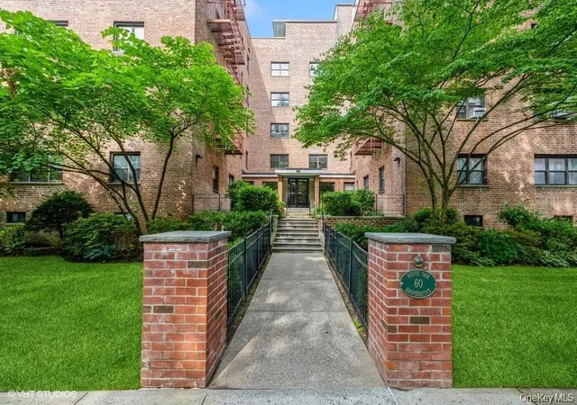 Homes for sale in New Rochelle, NY | 60 White Oak St Street #5D, New Rochelle, NY 10801 | MLS# 1019763