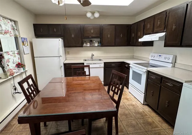 Photo 4 of Sale Pending at 54 Strathmore Gate Dr, Stony Brook, NY 11790 | MLS# 1019766 | Listing updated on 2026-08-10