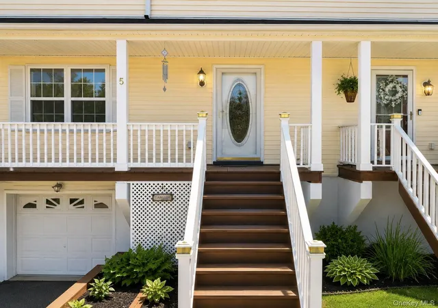 Photo 2 of Sale Pending at 5 Alicia Ln, Warwick (town), NY 10990 | MLS# 1019807 | Listing updated on 2026-09-16