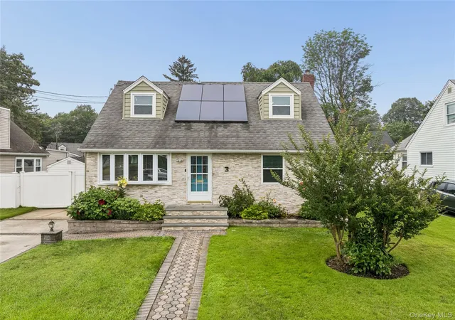 Homes for sale in North Hempstead, NY | 3 Hillcrest Dr, North Hempstead, NY 11590 | MLS# 1019842