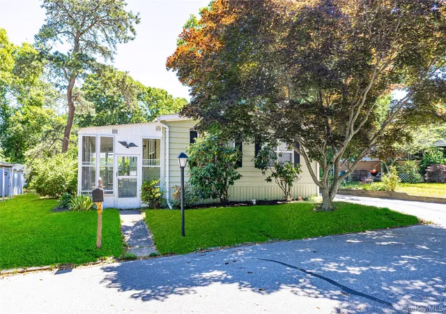3rd image of 525 Riverleigh Ave #106, Riverhead, NY 11901 | MLS# 1019861