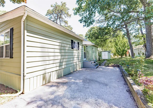 4th image of 525 Riverleigh Ave #106, Riverhead, NY 11901 | MLS# 1019861