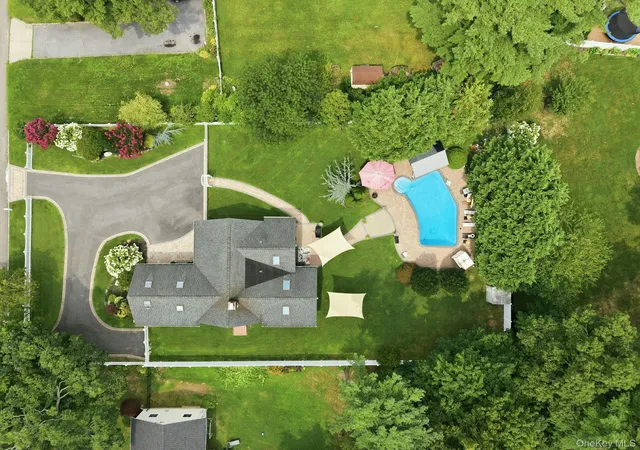 Photo 3 of Single family home for sale at 703 Lincoln Ave, Islip, NY 11782 | MLS# 1019865 | Listing updated on 2026-08-16