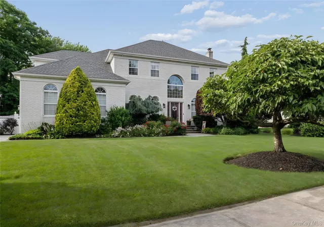 2nd image of 15 Barnaby Ct E, Islip, NY 11788 | MLS# 1019886