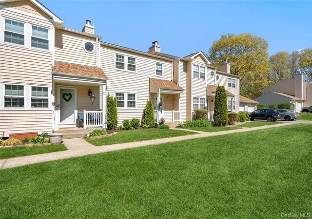 Photo 3 of Sale Pending at 19 Paine Cmns #19, Yaphank, NY 11980 | MLS# 1019890 | Listing updated on 2026-07-09