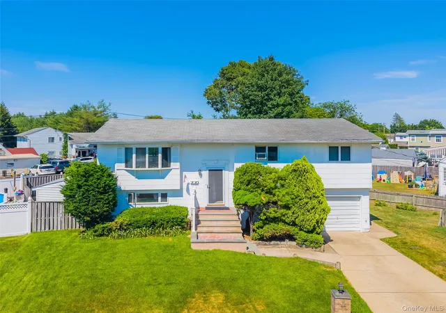 3rd image of 14 Laurel Pl, Hempstead, NY 11714 | MLS# 1019900