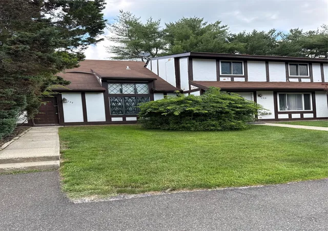Homes for sale in Brookhaven, NY | 137 Fieldstone Ct, Brookhaven, NY 11953 | MLS# 1019905