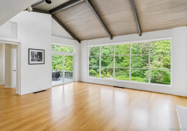 Photo 3 of Single family home for sale at 39 Upper Dr, Halesite, NY 11743 | MLS# 1019906 | Listing updated on 2026-09-15