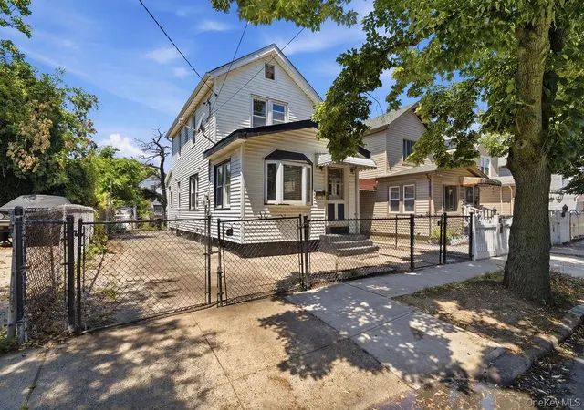 Photo 3 of Single family home for sale at 137 48 171st Street, New York, NY 11434 | MLS# 1019907 | Listing updated on 2026-09-02