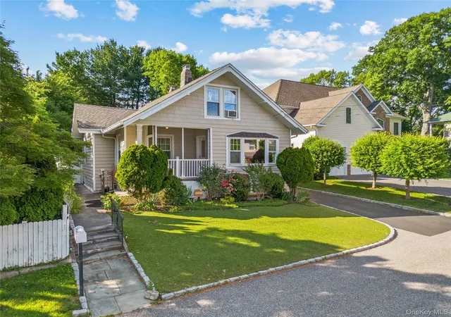 Photo 2 of Single family home for sale at 15 Pershing Ave, Oyster Bay, NY 11560 | MLS# 1019915 | Listing updated on 2026-08-16
