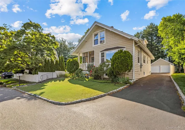 Photo 3 of Single family home for sale at 15 Pershing Ave, Oyster Bay, NY 11560 | MLS# 1019915 | Listing updated on 2026-08-16