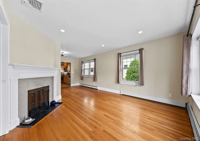 Photo 4 of Single family home for sale at 15 Pershing Ave, Oyster Bay, NY 11560 | MLS# 1019915 | Listing updated on 2026-08-16