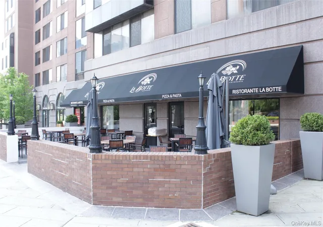 Listing Photo 2 - Condo for sale in building located at 4 Martine Ave, White Plains, NY 10606 - Unit #905