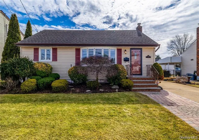 Homes for sale in Oyster Bay, NY | 159 Nevada St, Oyster Bay, NY 11801 | MLS# 1019931