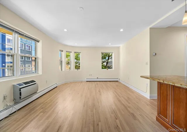 3rd image of 188 Bch 101St St, New York, NY 11694