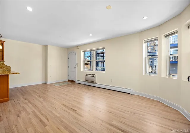 4th image of 188 Bch 101St St, New York, NY 11694