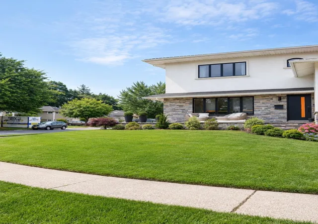 3rd image of 1396 Stephen Marc Ln, Hempstead, NY 11554 | MLS# 1019942