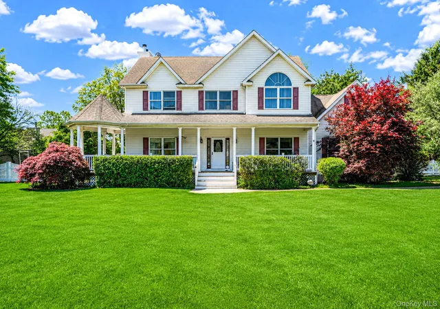 1st image of 4 Pheasant Ct, Riverhead, NY 11901 | MLS# 1019957