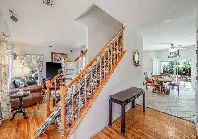 5th image of 4 Pheasant Ct, Riverhead, NY 11901 | MLS# 1019957