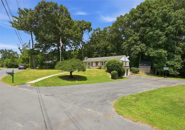 3rd image of 26 Garden Dr, New Windsor, NY 12553 | MLS# 1019959