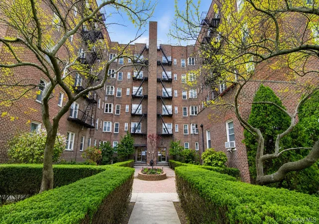 2nd image of 84 49 168th St #2V, Jamaica, NY 11432 | MLS# 1019965
