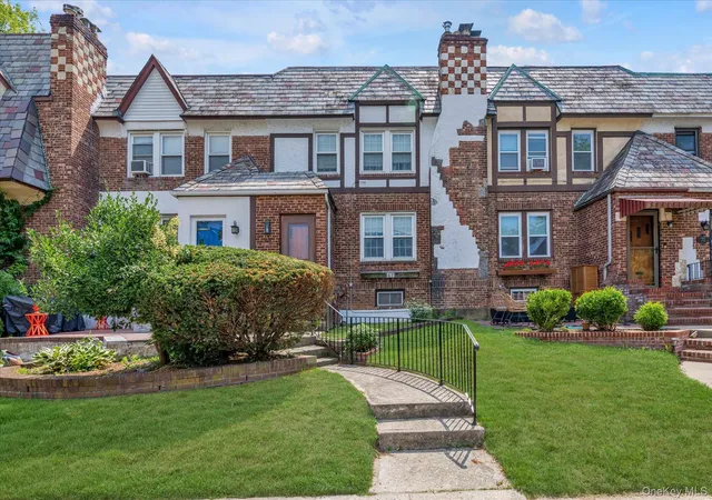 1st image of 67 Dartmouth St, Valley Stream, NY 11581 | MLS# 1019968