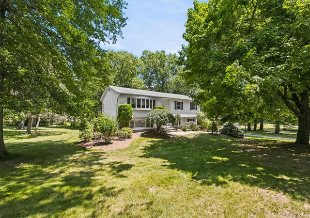 3rd image of 21 Arbor Ln, Clarkstown, NY 10954 | MLS# 1019969