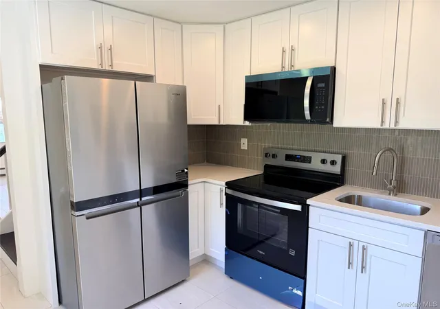 Homes for sale in North Hempstead, NY | 12 Garland Ln, North Hempstead, NY 11590 | MLS# 1019974