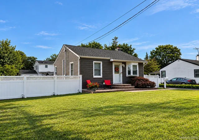 Photo 2 of Single family home for sale at 1467 4th Street, West Babylon, NY 11704 | MLS# 1019980 | Listing updated on 2026-10-06