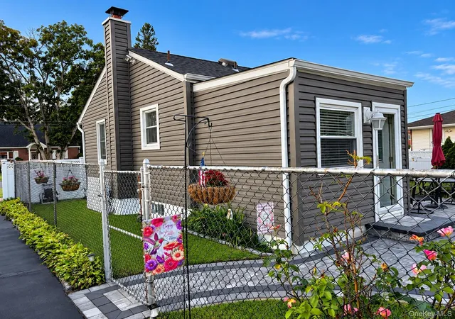 Photo 4 of Single family home for sale at 1467 4th Street, West Babylon, NY 11704 | MLS# 1019980 | Listing updated on 2026-10-06