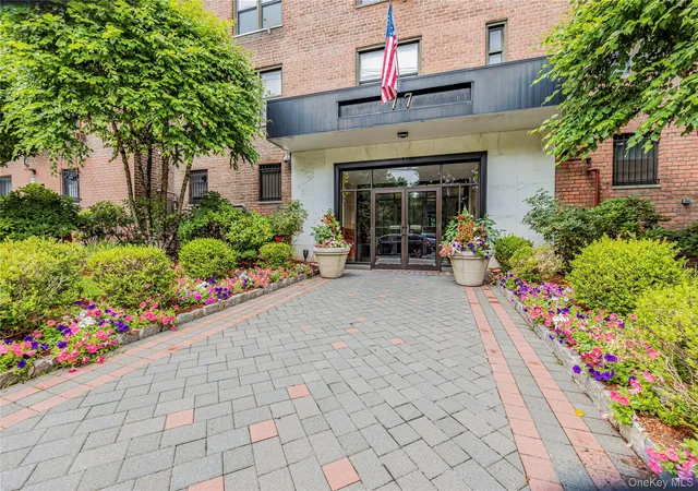 Homes for sale in Yonkers, NY | 77 Bronx River Road, Yonkers, NY 10704 | Houzeo