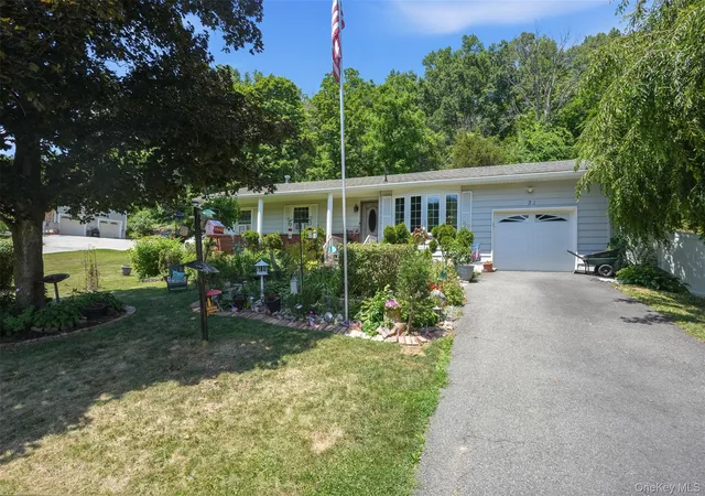 2nd image of 31 Park Hill Dr, Hopewell Junction, NY 12533 | MLS# 1019999