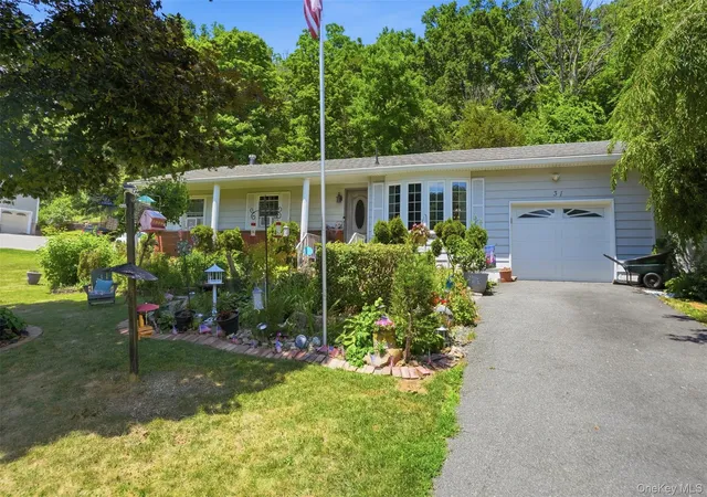 3rd image of 31 Park Hill Dr, Hopewell Junction, NY 12533 | MLS# 1019999