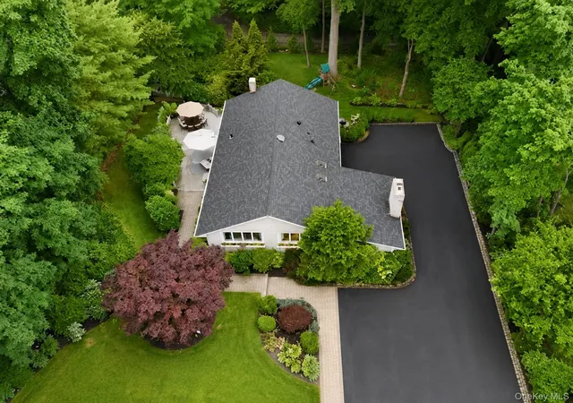 2nd image of 39 E Neck Rd, Huntington, NY 11743 | MLS# 1020009