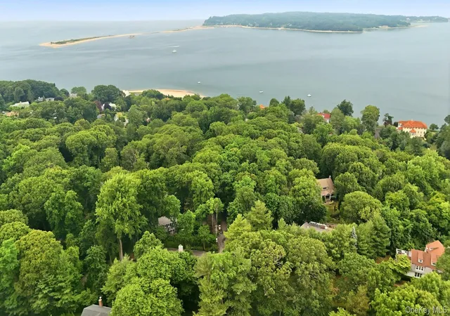 32nd image of 39 E Neck Rd, Huntington, NY 11743 | MLS# 1020009