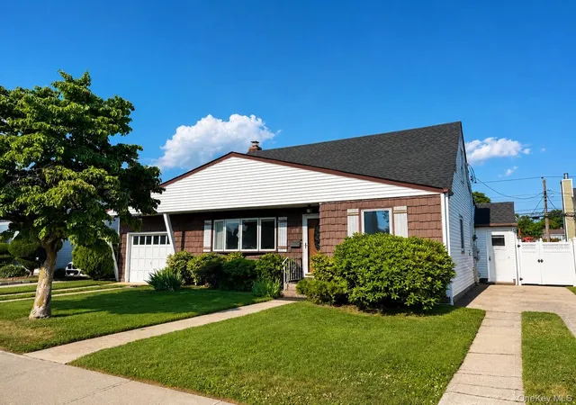 Photo 2 of Sale Pending at 183 Lee Ave, Hicksville, NY 11801 | MLS# 1020015 | Listing updated on 2026-08-16