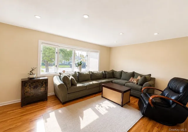 Photo 3 of Sale Pending at 183 Lee Ave, Hicksville, NY 11801 | MLS# 1020015 | Listing updated on 2026-08-16