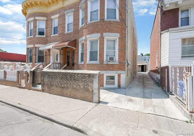3rd image of 452 Lincoln Ave #HSE, Brooklyn, NY 11208 | MLS# 1020021