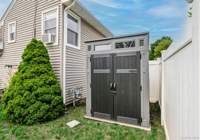 24th image of 47 Barbara Dr, Brookhaven, NY 11720 | MLS# 1020047
