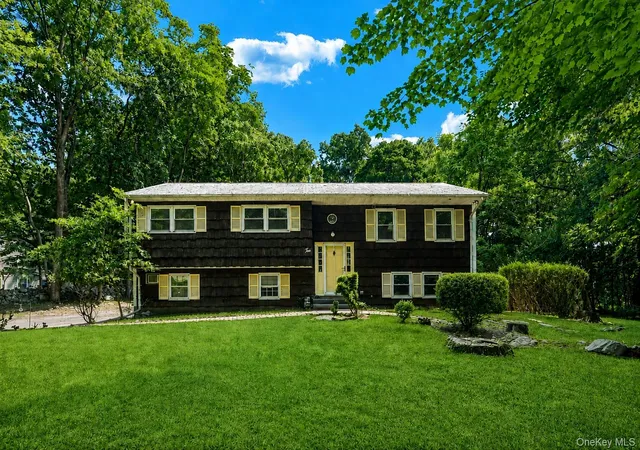 Photo 1 of Sale Pending at 2 Cobblestone Rd, Ramapo, NY 10952 | MLS# 1020050 | Listing updated on 2026-08-22