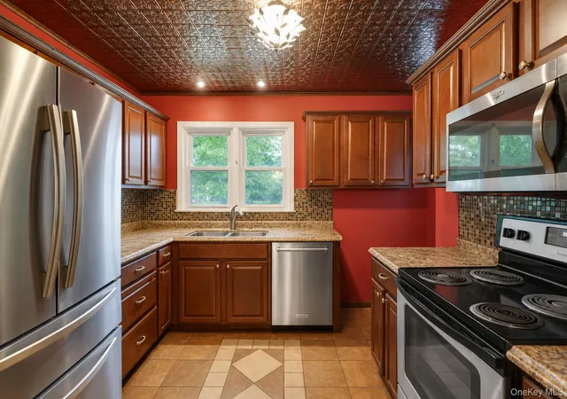 5th image of 287 Munsell Rd, East Patchogue, NY 11772 | MLS# 1020069